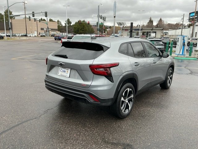 Used 2024 Chevrolet Trax RS w/ Sunroof Package image 3