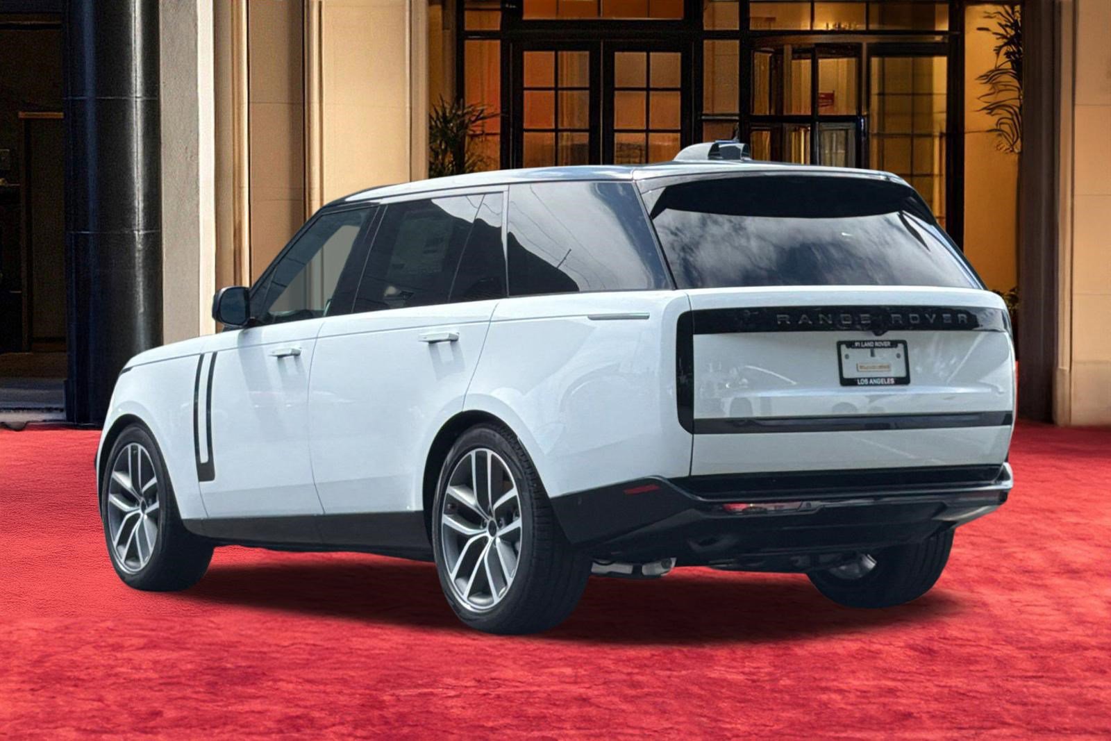 New 2026 Land Rover Range Rover Long Wheelbase SE AWD/4WD image 3