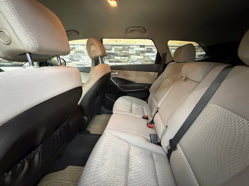 Used 2017 Hyundai Santa Fe SE AWD/4WD image 27
