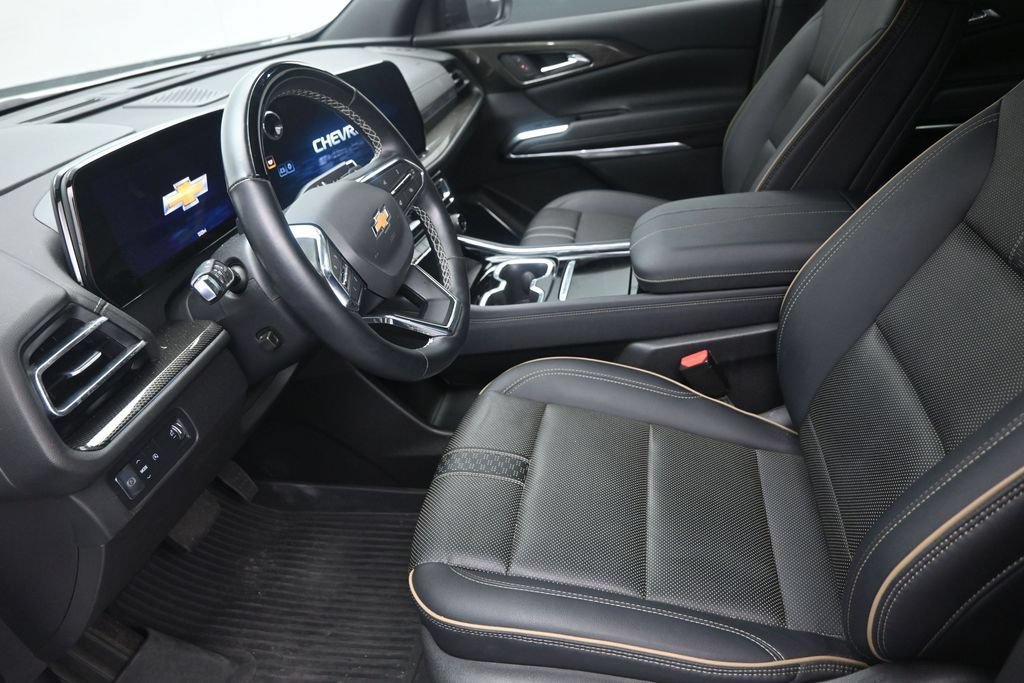 Used 2025 Chevrolet Traverse High Country FWD image 12