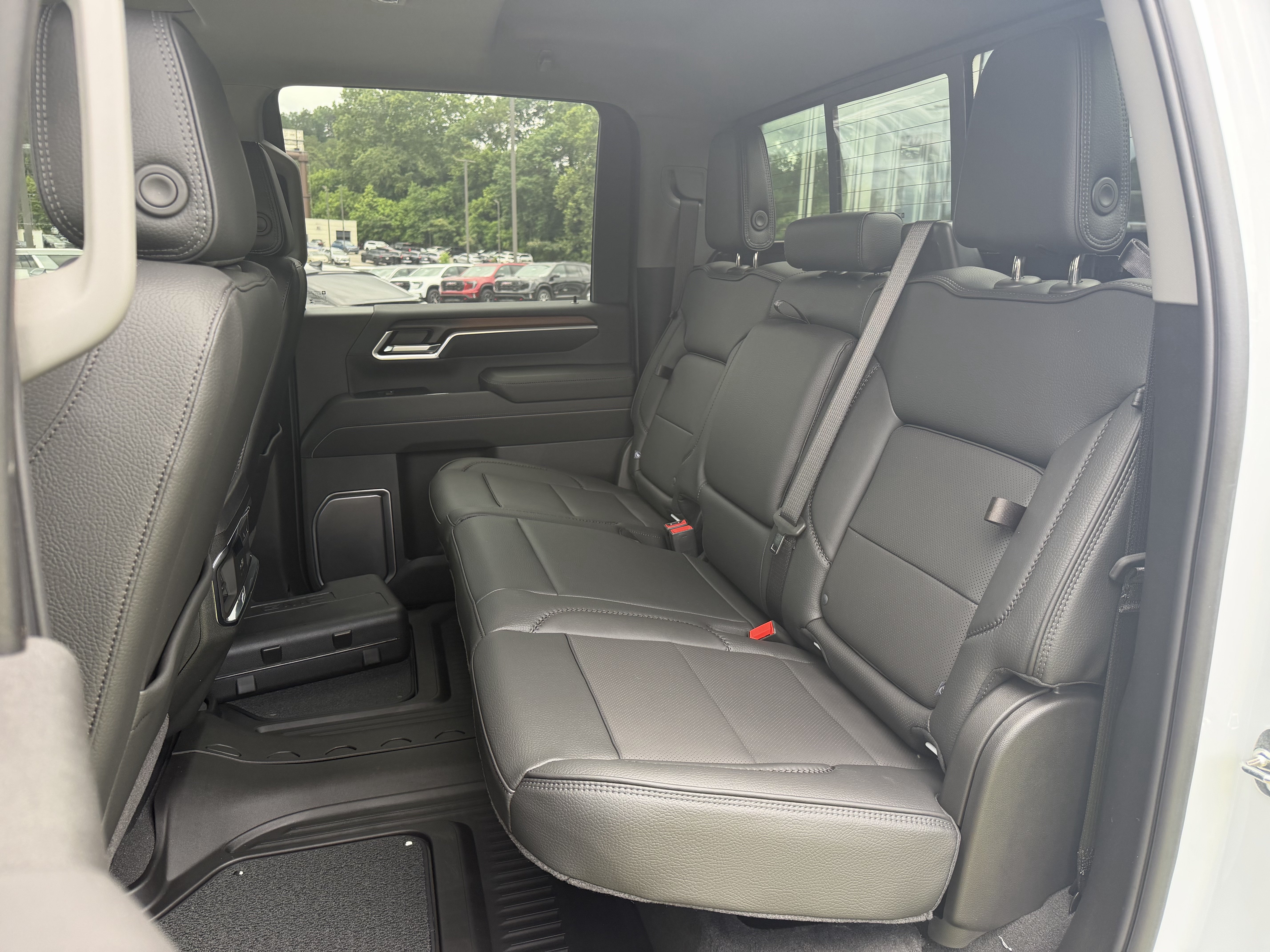 New 2026 GMC Sierra 2500 Denali w/ Denali Reserve Package AWD/4WD image 11