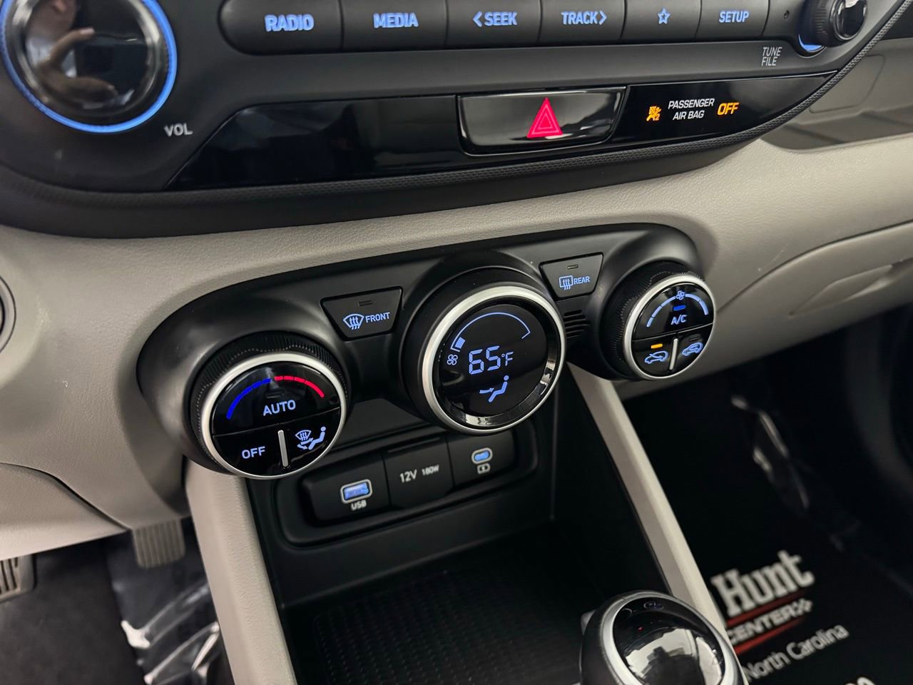 Used 2025 Hyundai Venue SEL image 18