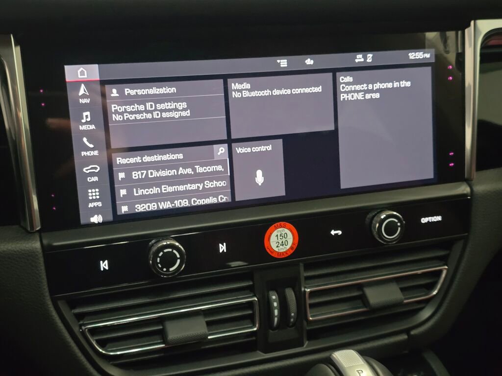 Certified 2025 Porsche Macan image 16