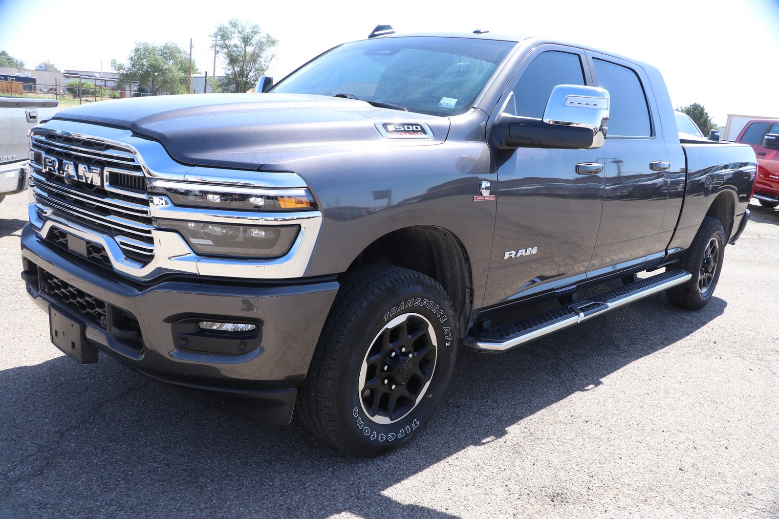 Used 2025 RAM 3500 Laramie AWD/4WD image 3