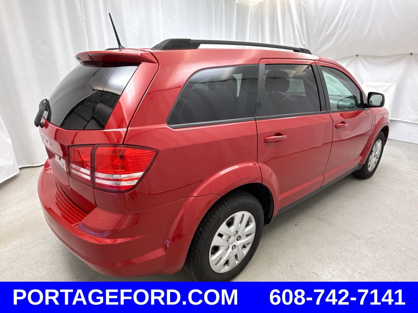 Used 2019 Dodge Journey SE FWD image 2