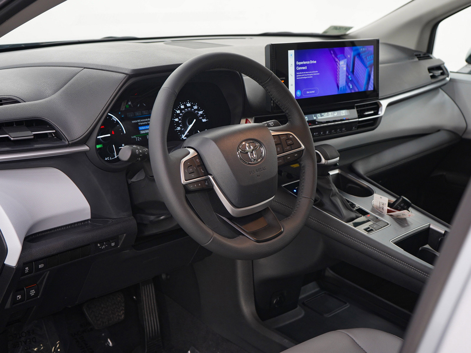 Used 2025 Toyota Sienna XLE FWD image 26