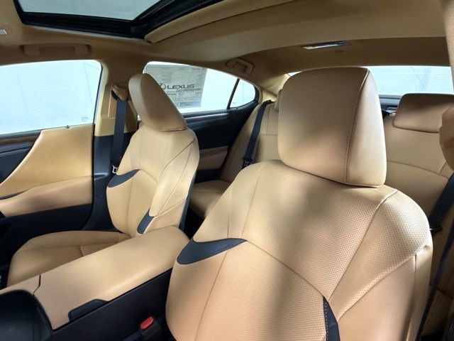 New 2025 Lexus ES 300h w/ Premium Package image 14