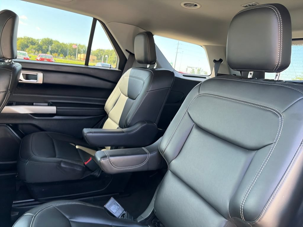 Used 2024 Ford Explorer XLT w/ Equipment Group 202A AWD/4WD image 30