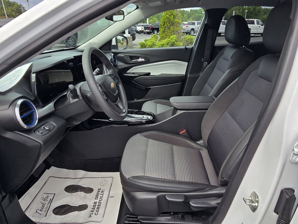 Used 2024 Chevrolet Trax LT image 11