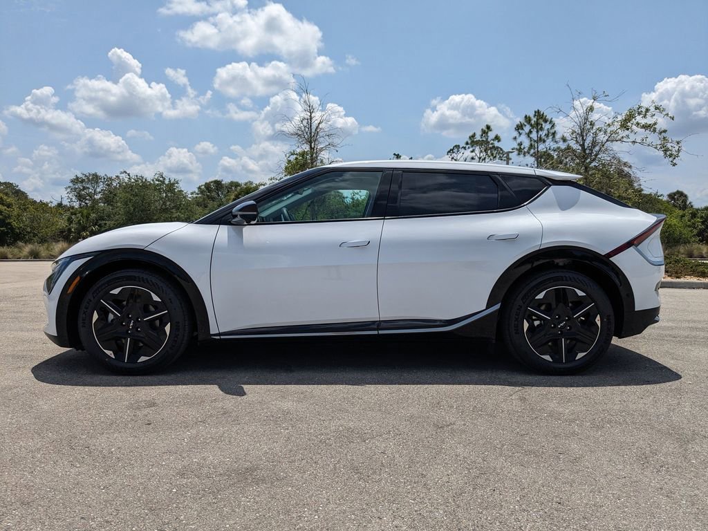 New 2025 Kia EV6 Wind RWD image 8