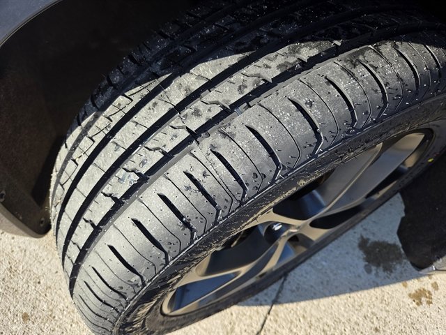 Used 2025 Chrysler Pacifica Limited image 16