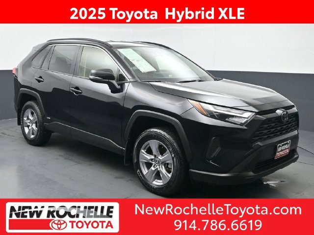 Certified 2025 Toyota RAV4 XLE AWD/4WD image 1