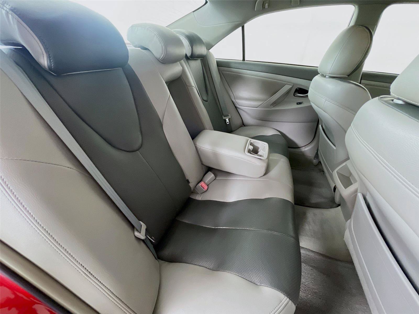 Used 2011 Toyota Camry LE FWD image 25