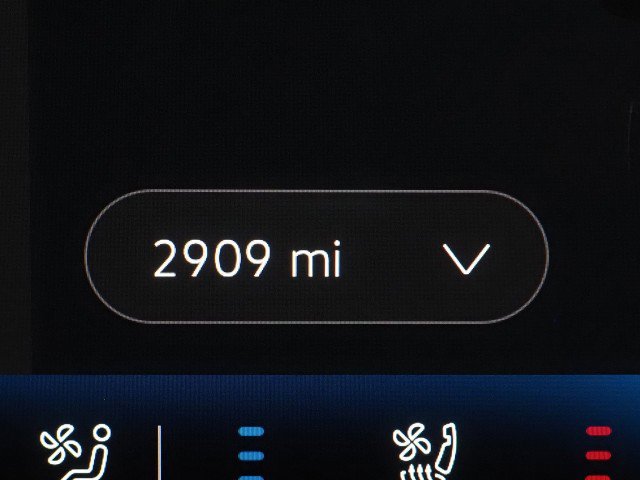 Used 2025 Volkswagen ID. Buzz 1st Edition image 20