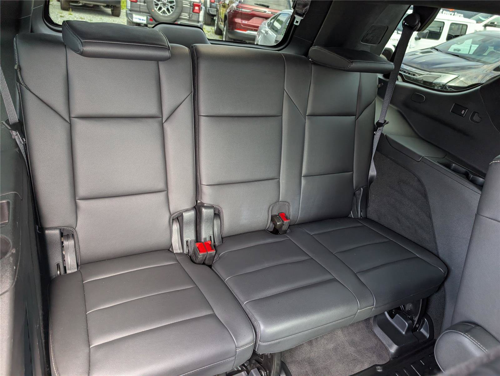 Used 2023 Cadillac Escalade Luxury AWD/4WD image 13