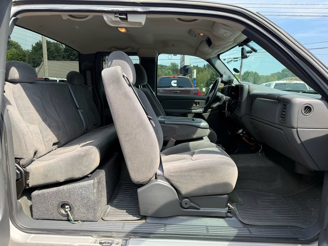 Used 2007 Chevrolet Silverado 2500 LT w/ Heavy-Duty Power Package AWD/4WD image 8