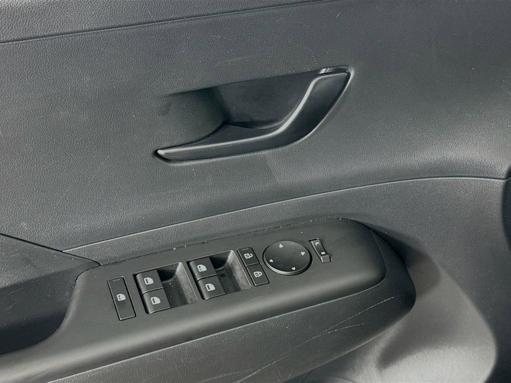 Certified 2025 Hyundai Kona SEL image 18