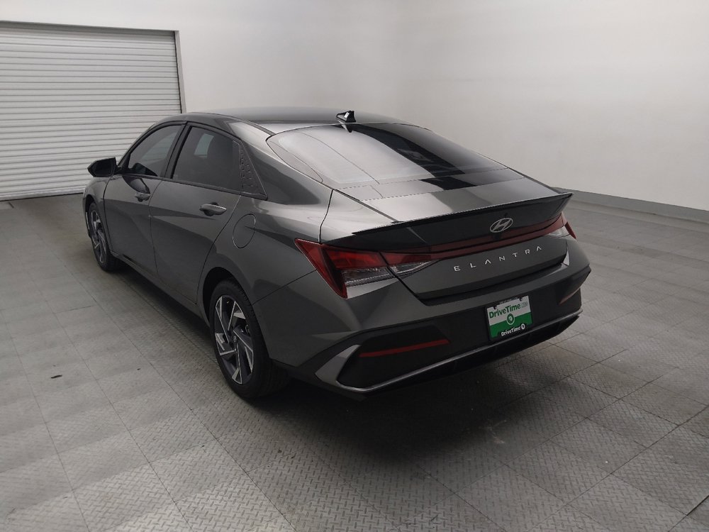Used 2025 Hyundai Elantra Sport FWD image 5