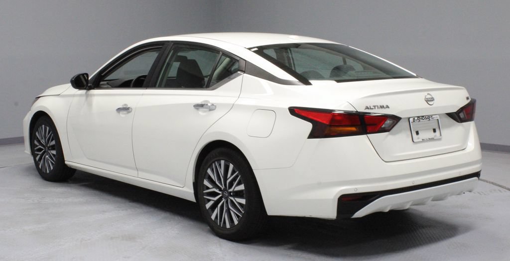 Certified 2024 Nissan Altima 2.5 SV FWD image 9