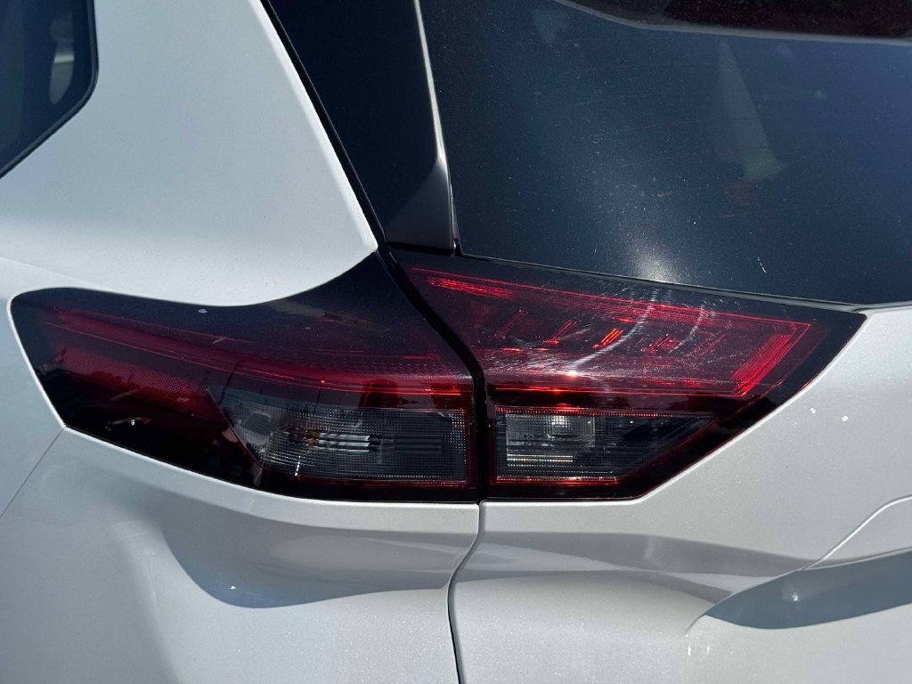 Certified 2026 Nissan Rogue SV AWD/4WD image 10