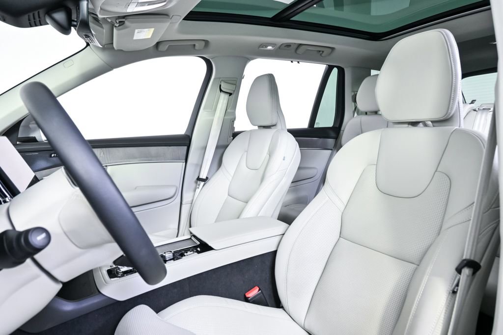 Used 2026 Volvo XC90 B6 Ultra w/ Protection Package AWD/4WD image 7