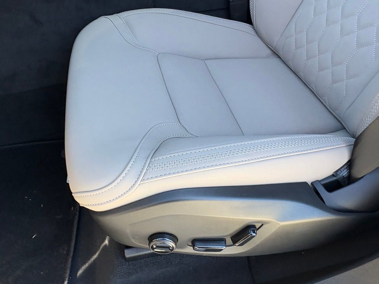 New 2026 Volvo XC60 T8 Plus w/ Protection Package Premier AWD/4WD image 21