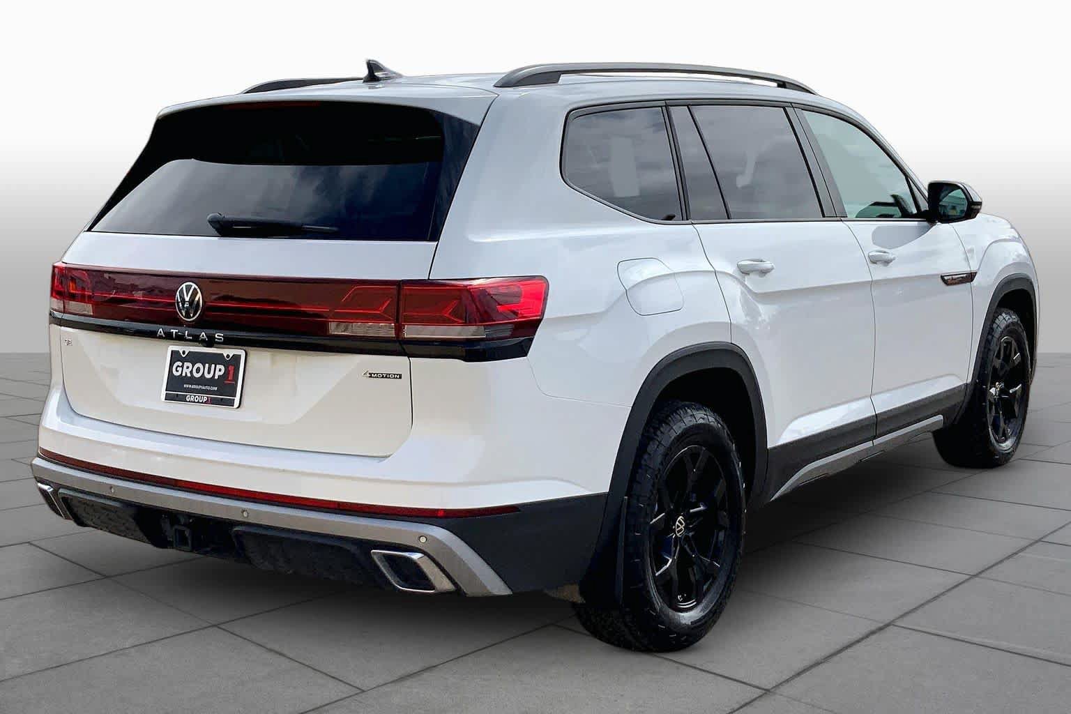 Used 2024 Volkswagen Atlas Peak Edition SE AWD/4WD image 13