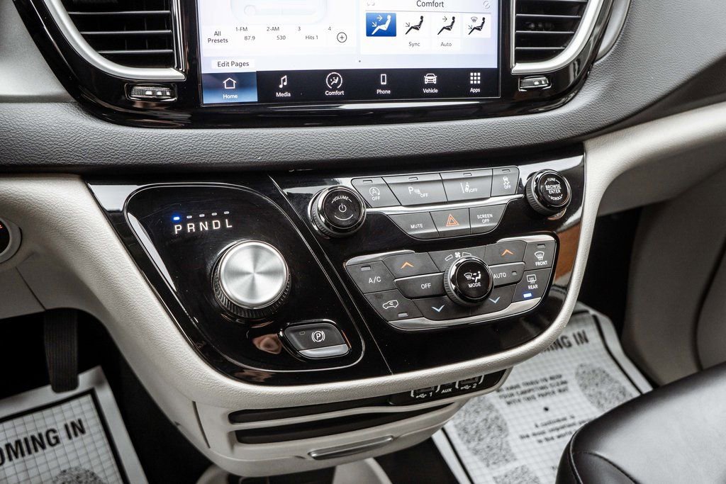 Used 2023 Chrysler Pacifica Touring-L FWD image 20