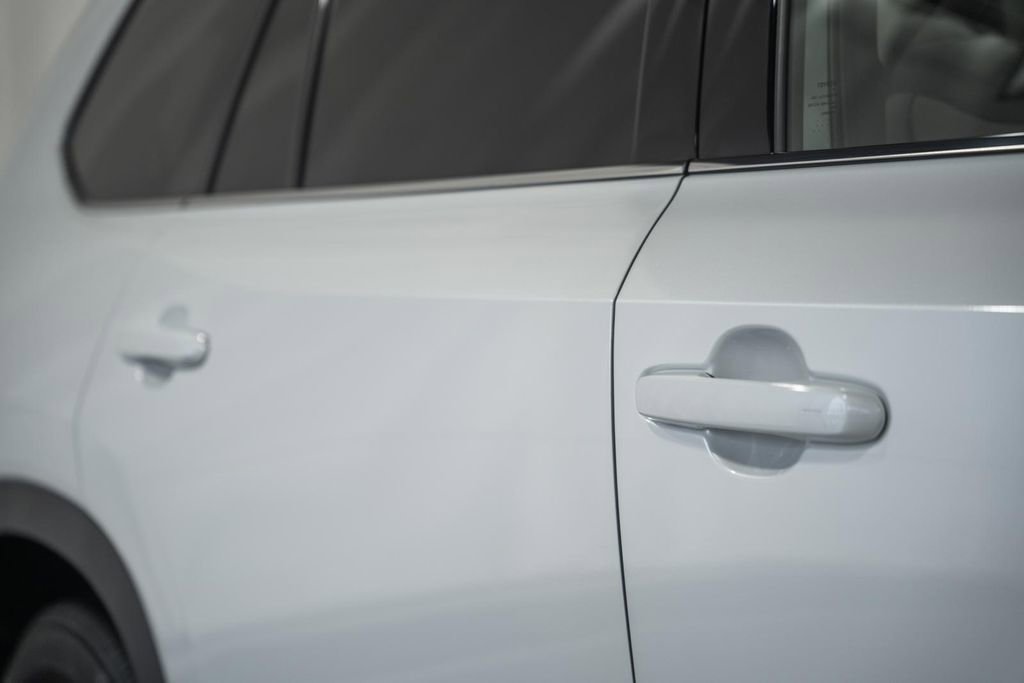 Used 2025 Toyota Grand Highlander AWD Hybrid image 18