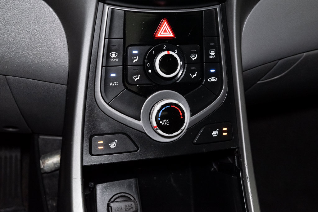 Used 2014 Hyundai Elantra SE w/ Option Group 02 FWD image 17