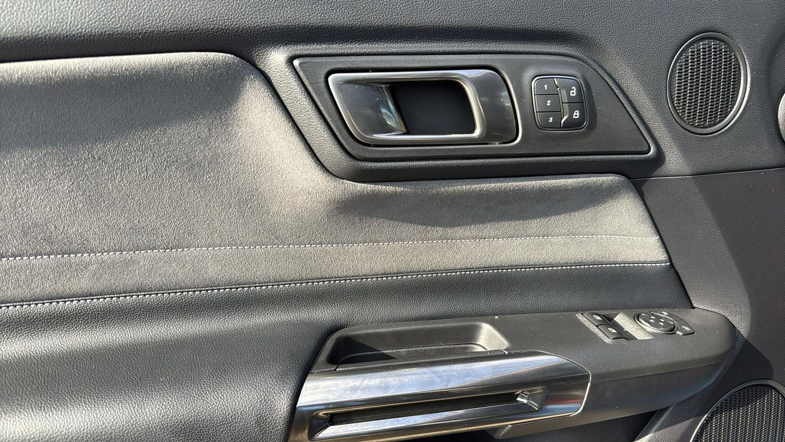 Used 2019 Ford Mustang Shelby GT350 w/ Technology Package image 12