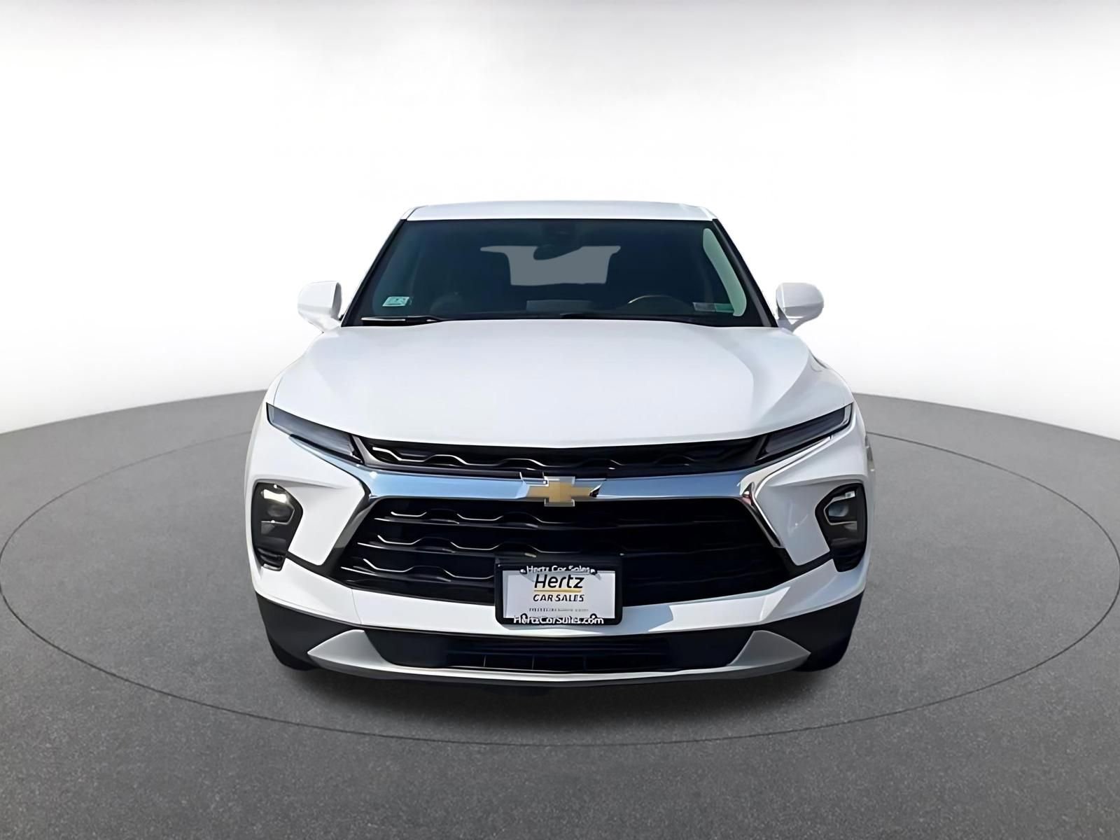 Used 2025 Chevrolet Blazer LT FWD image 3