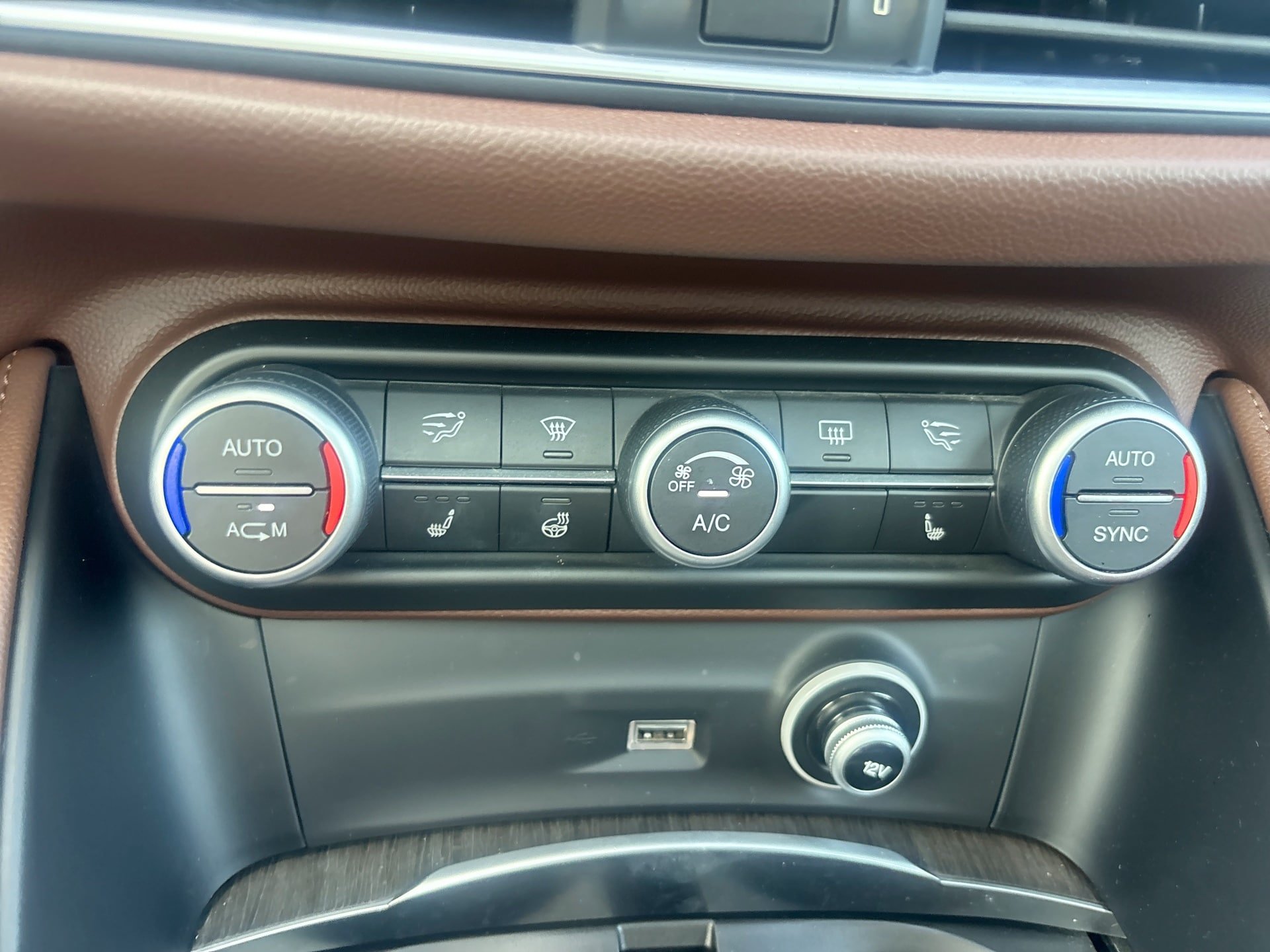 Used 2018 Alfa Romeo Stelvio Ti Sport AWD/4WD image 17