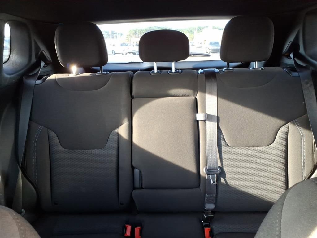 Used 2024 Jeep Compass Sport image 12