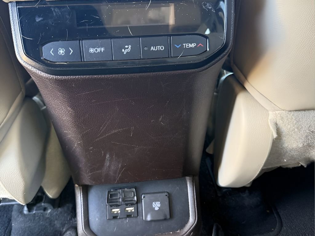 Used 2020 Toyota Highlander Limited image 24
