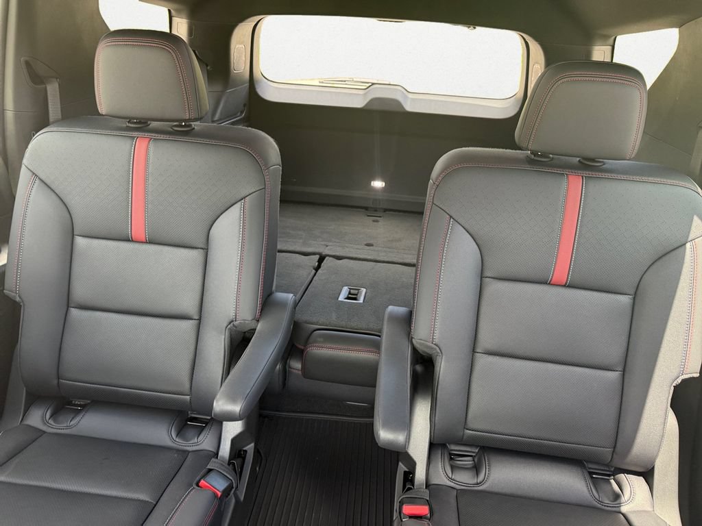 Used 2026 Chevrolet Traverse RS FWD image 13
