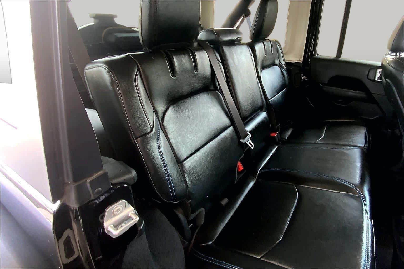 Used 2023 Jeep Wrangler Unlimited Rubicon 4xe w/ Cold Weather Group AWD/4WD image 19