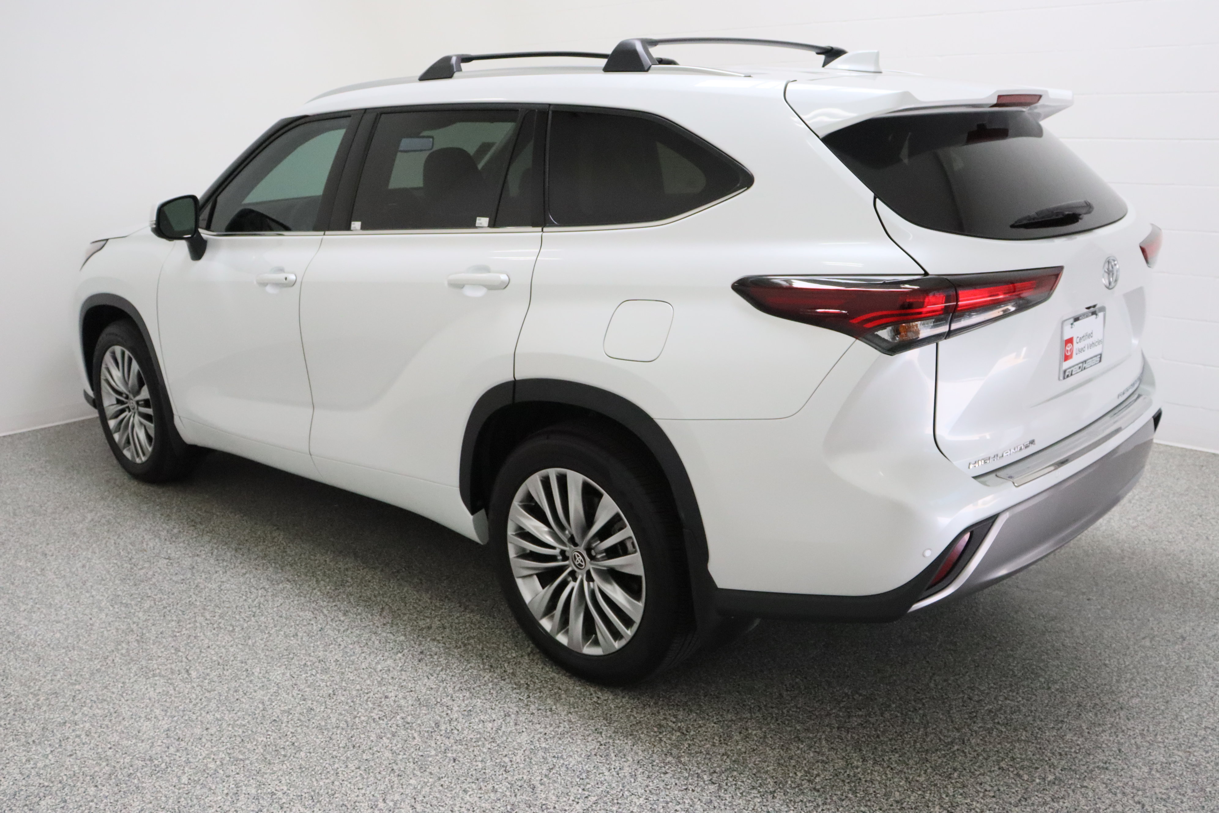 Certified 2026 Toyota Highlander Platinum AWD/4WD image 9