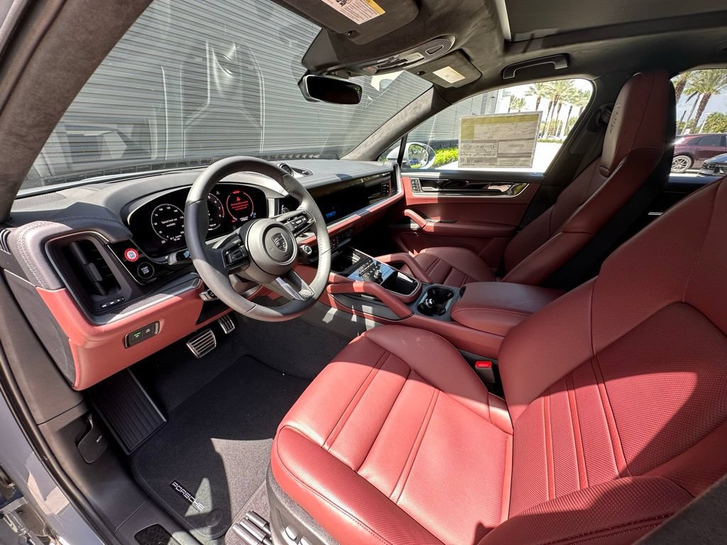 Certified 2025 Porsche Cayenne Turbo AWD/4WD image 4
