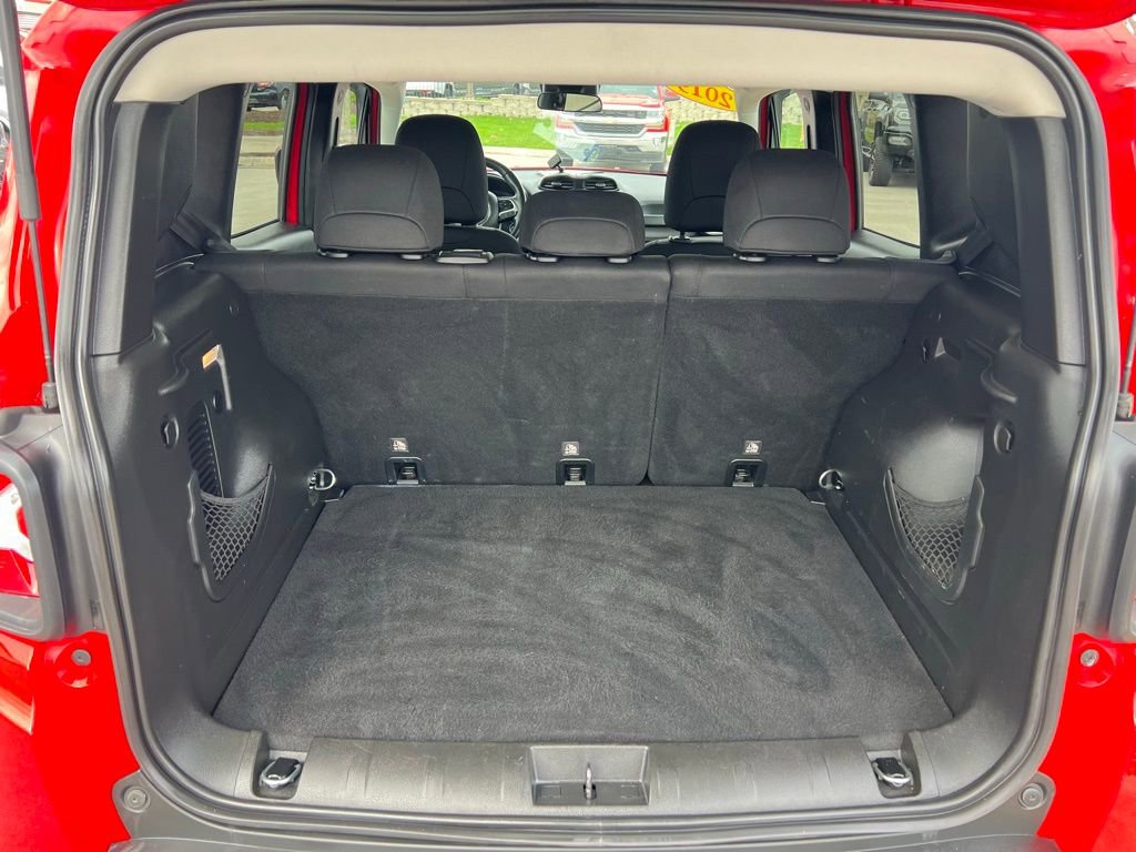 Used 2019 Jeep Renegade Latitude w/ Cold Weather Group AWD/4WD image 23