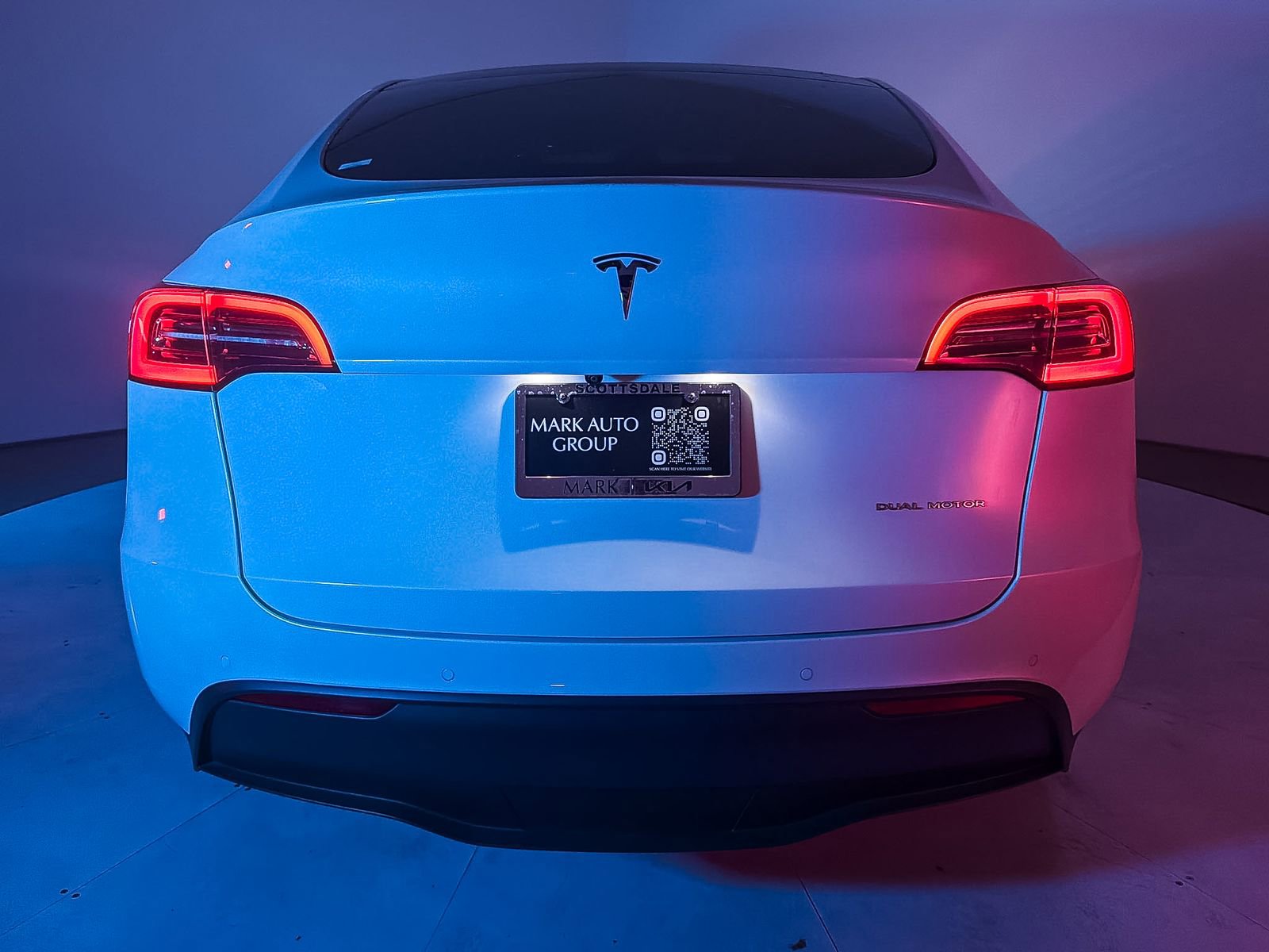 Used 2022 Tesla Model Y Long Range image 8