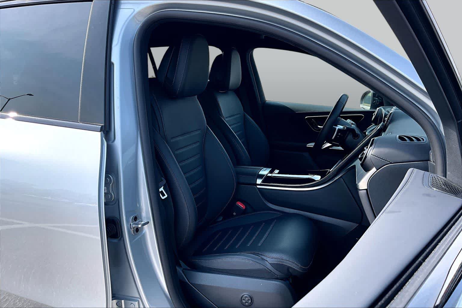 Used 2025 Mercedes-Benz GLC 300 image 9