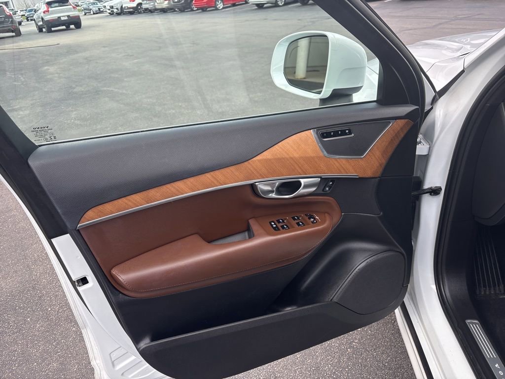 Certified 2023 Volvo XC90 B6 Plus image 9