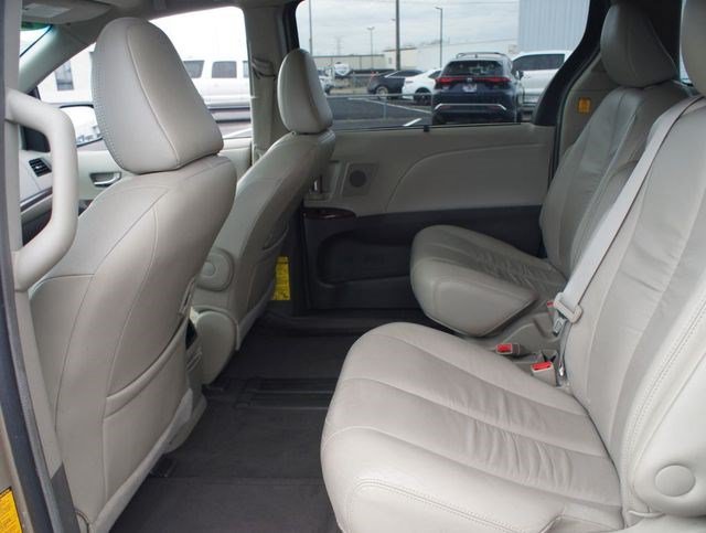 Used 2011 Toyota Sienna XLE w/ XLE Navigation Pkg FWD image 13
