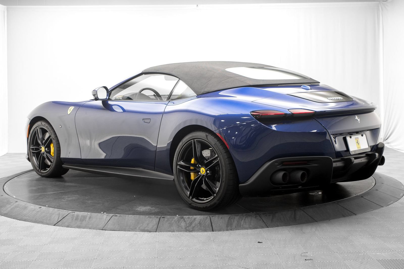 Used 2025 Ferrari Roma Spider RWD image 13