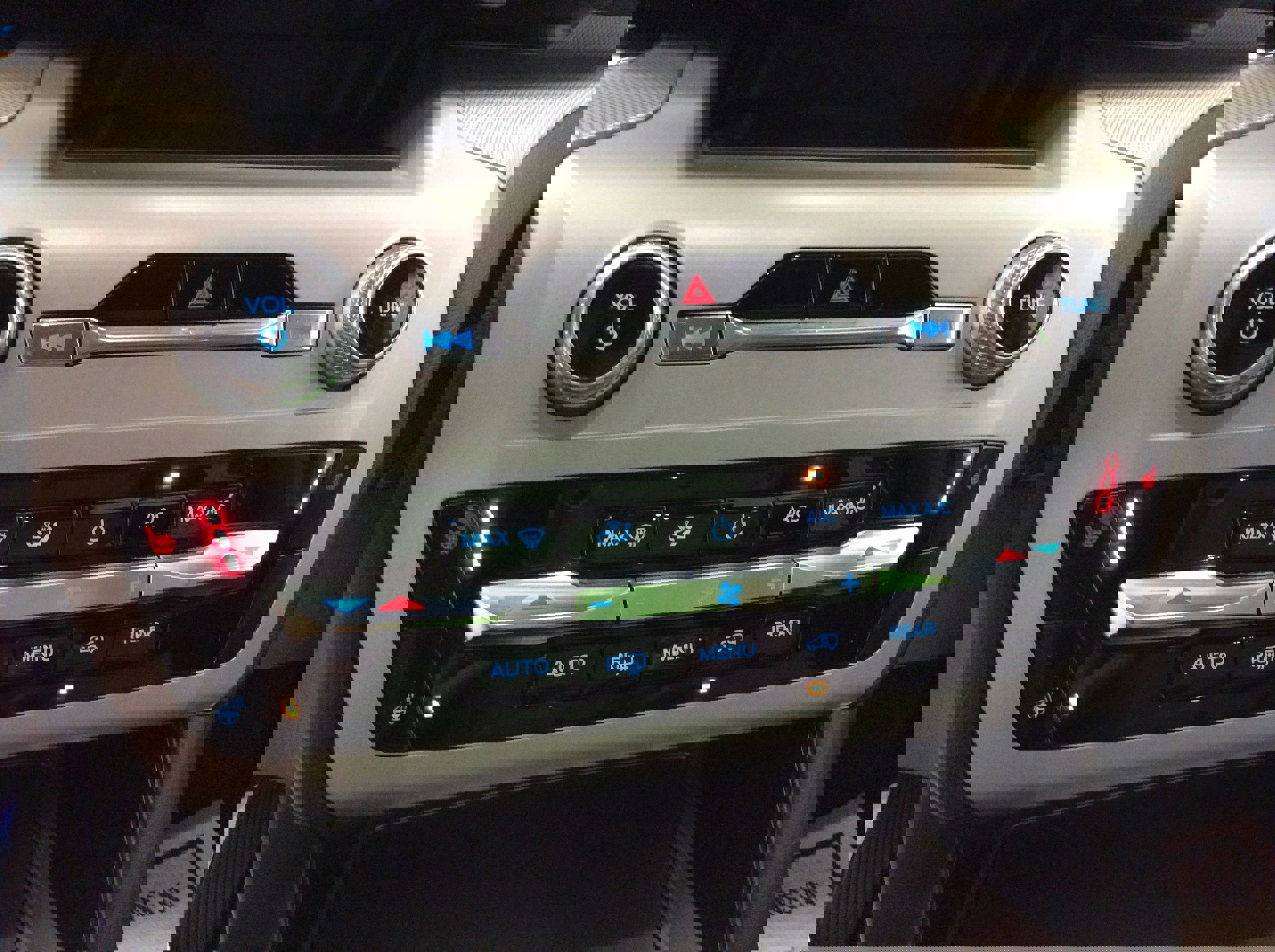 Used 2023 Ford Explorer XLT w/ Equipment Group 202A image 29