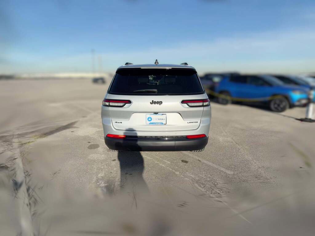 New 2025 Jeep Grand Cherokee L Limited w/ Black Appearance Package image 10