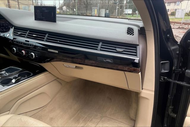 Used 2017 Audi Q7 3.0T Premium Plus w/ Premium Plus Package image 16