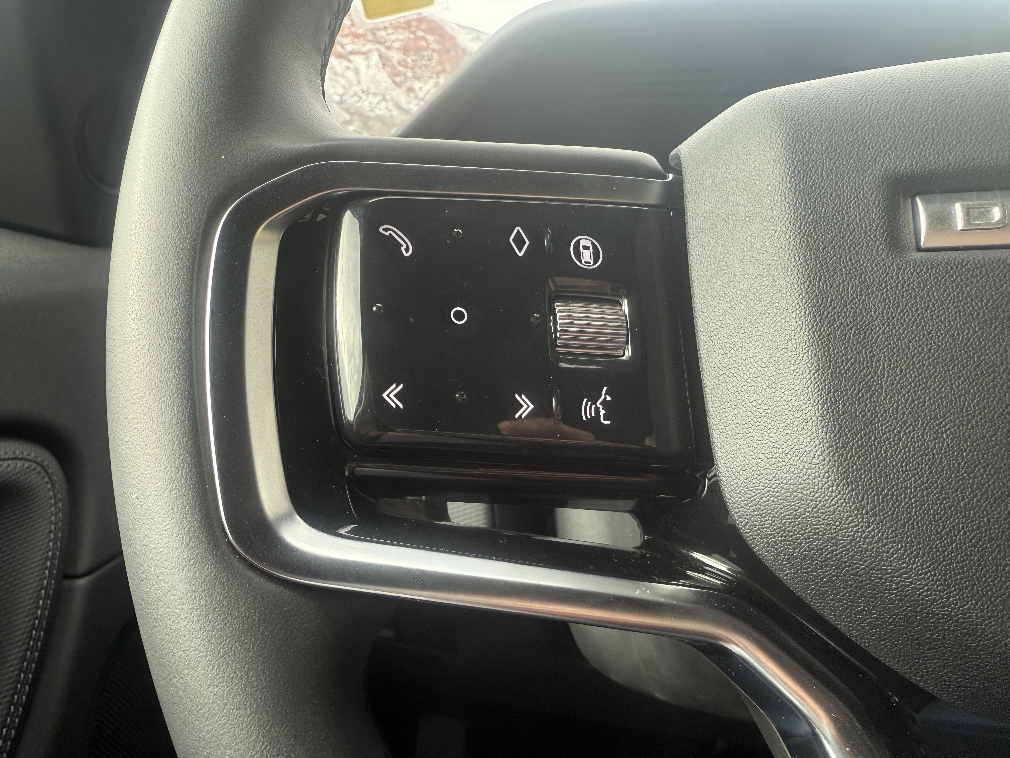 Used 2025 Land Rover Discovery Sport Dynamic SE image 17