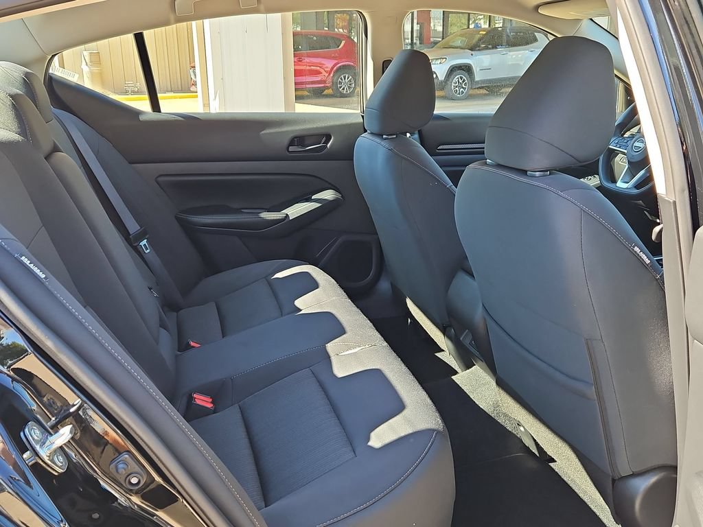 Used 2025 Nissan Altima 2.5 SV FWD image 30